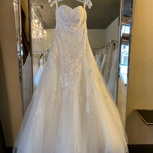 Ivory white a line wedding gown